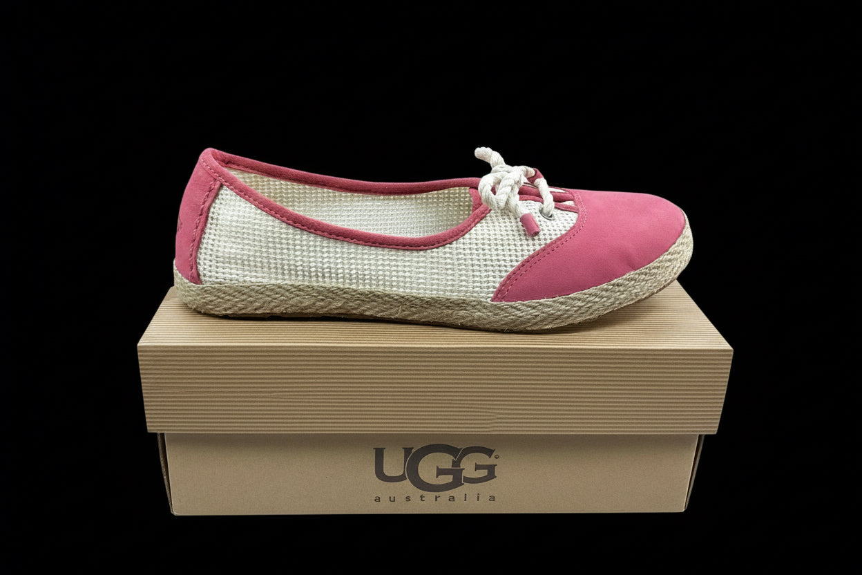 UGG CATRIN CROCHET W/RED