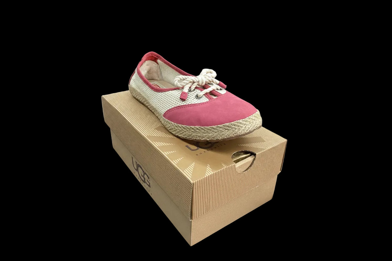 UGG CATRIN CROCHET W/RED