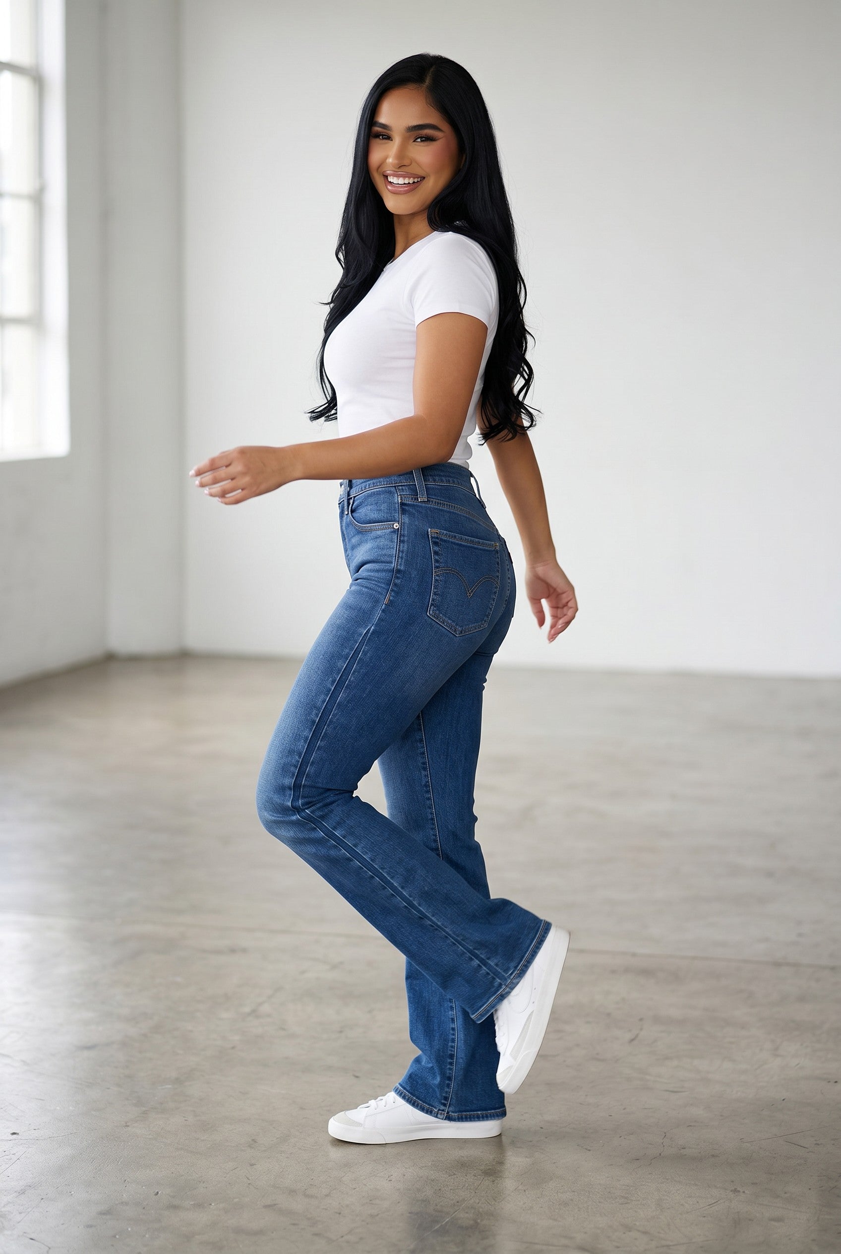 Levi's 725 High-Rise Bootcut Jeans – Dark Wash