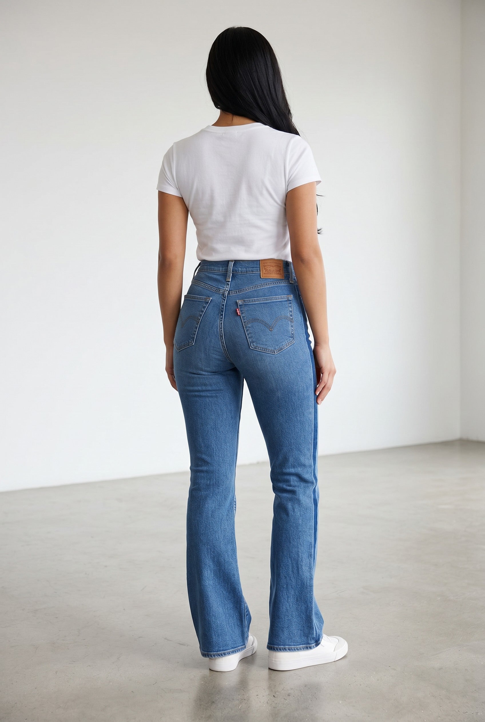 Levi's 725 High-Rise Bootcut Jeans – Dark Wash
