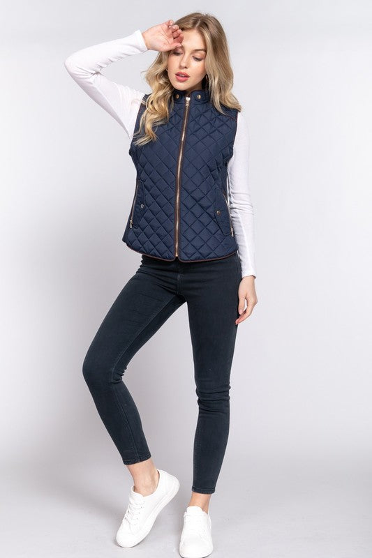 Active USA suede piping detail rib quilted padding vest, outdoor outerwear with quilted design and contrasting piping accents.