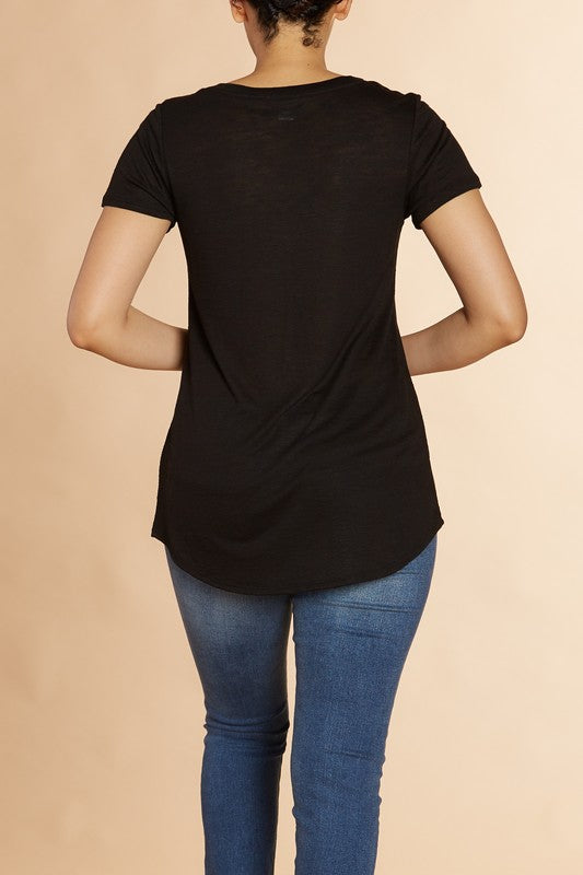 ONE POCKET, V-NECK SHORT SLEEVE BOYFRIEND TEE - Vella Moda