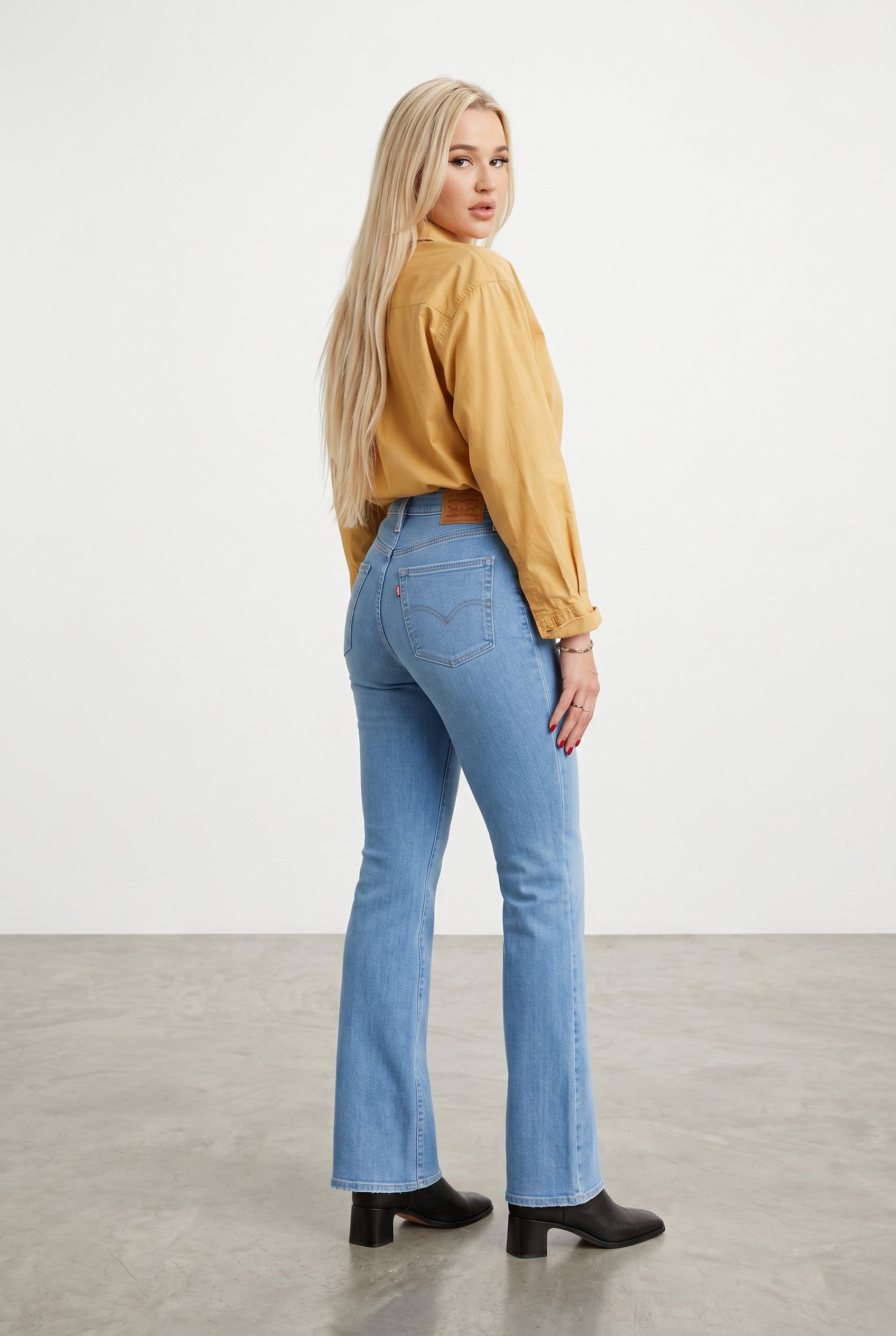 Levi's 725 High-Rise Bootcut Jeans – Medium Wash