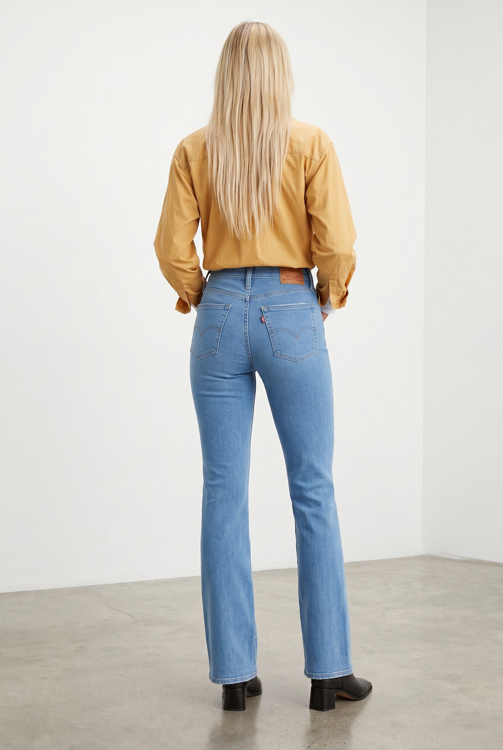 Levi's 725 High-Rise Bootcut Jeans – Medium Wash