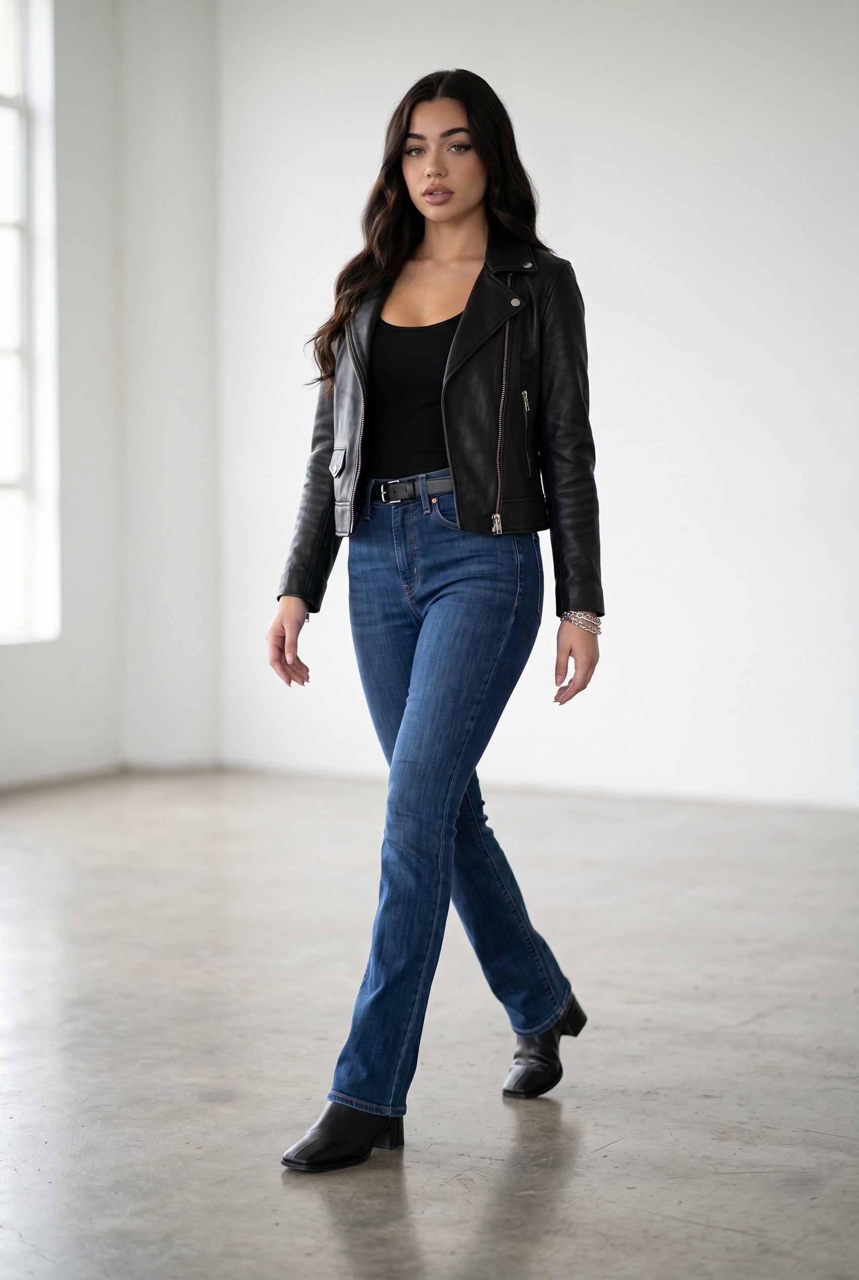 Levi's 725 High-Rise Bootcut Jeans – Lapis Dark Horse (Dark Wash)