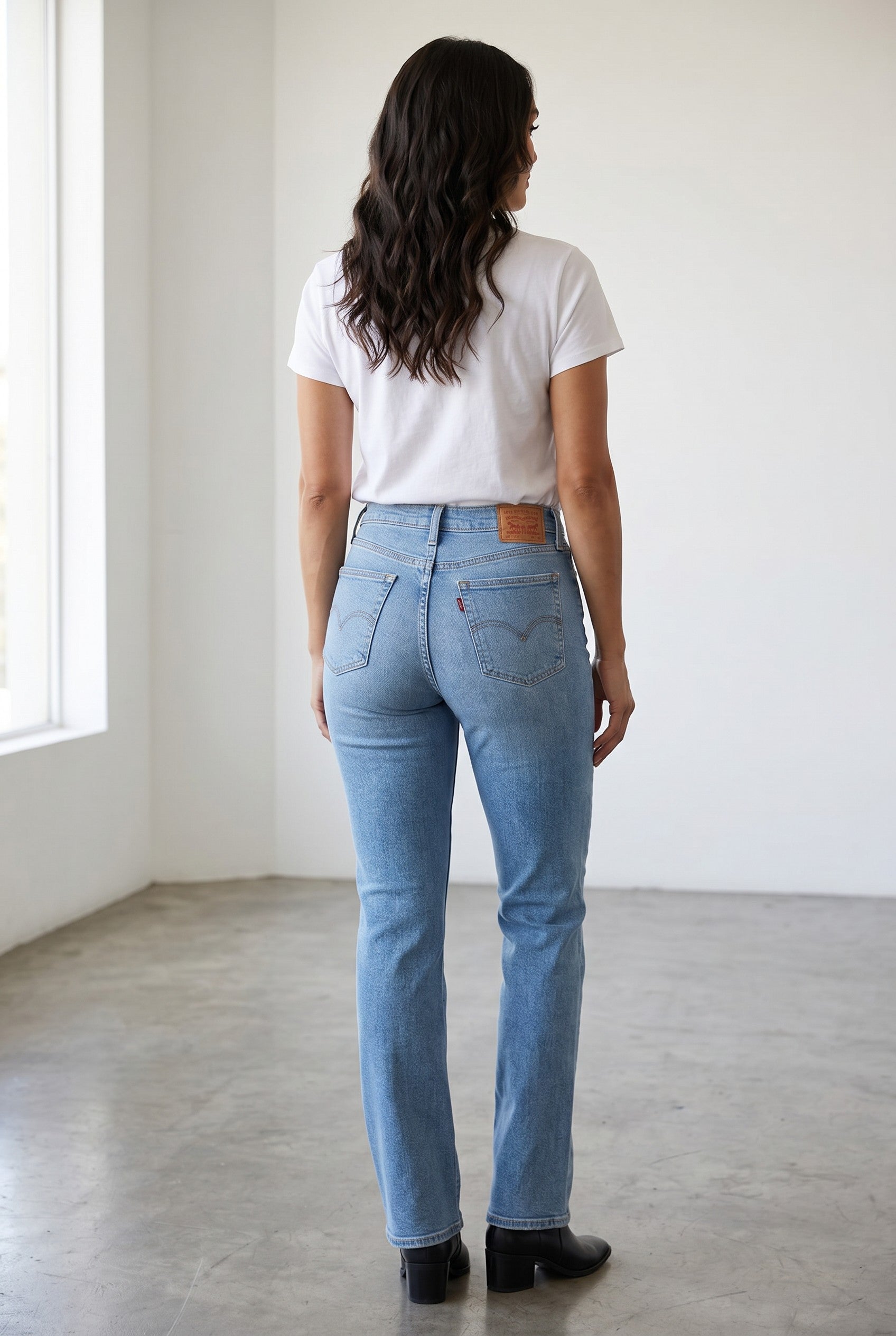 Levi's 725 High-Rise Bootcut Jeans – Medium Wash