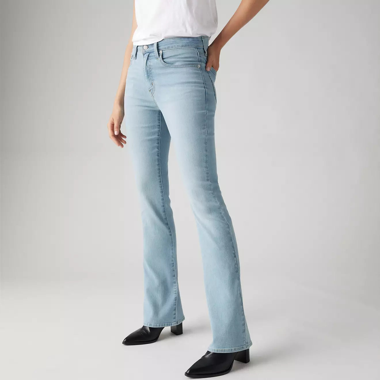 Levi’s 725 High-Rise Bootcut Jeans