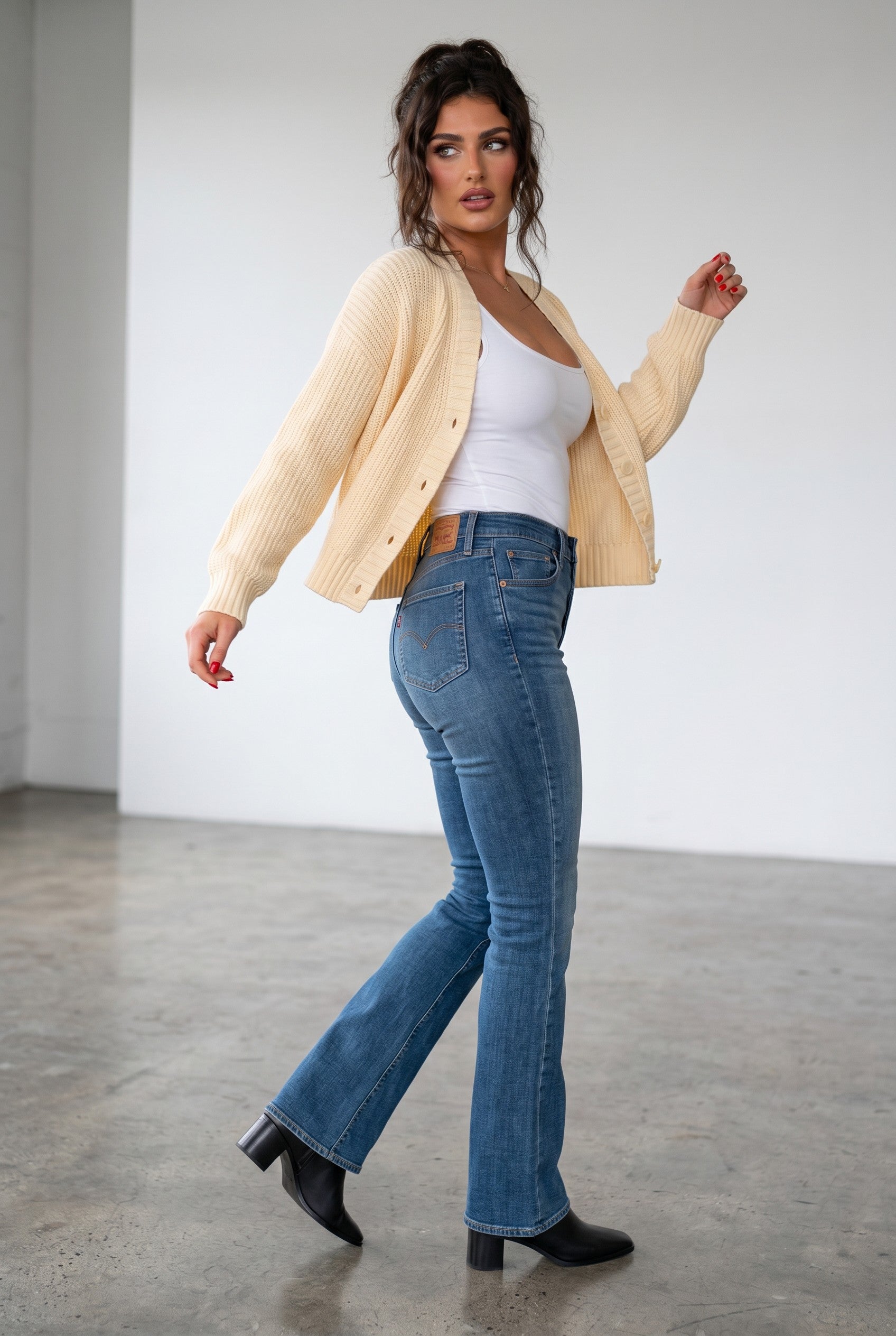 Levi's 725 High-Rise Boot Cut Jeans