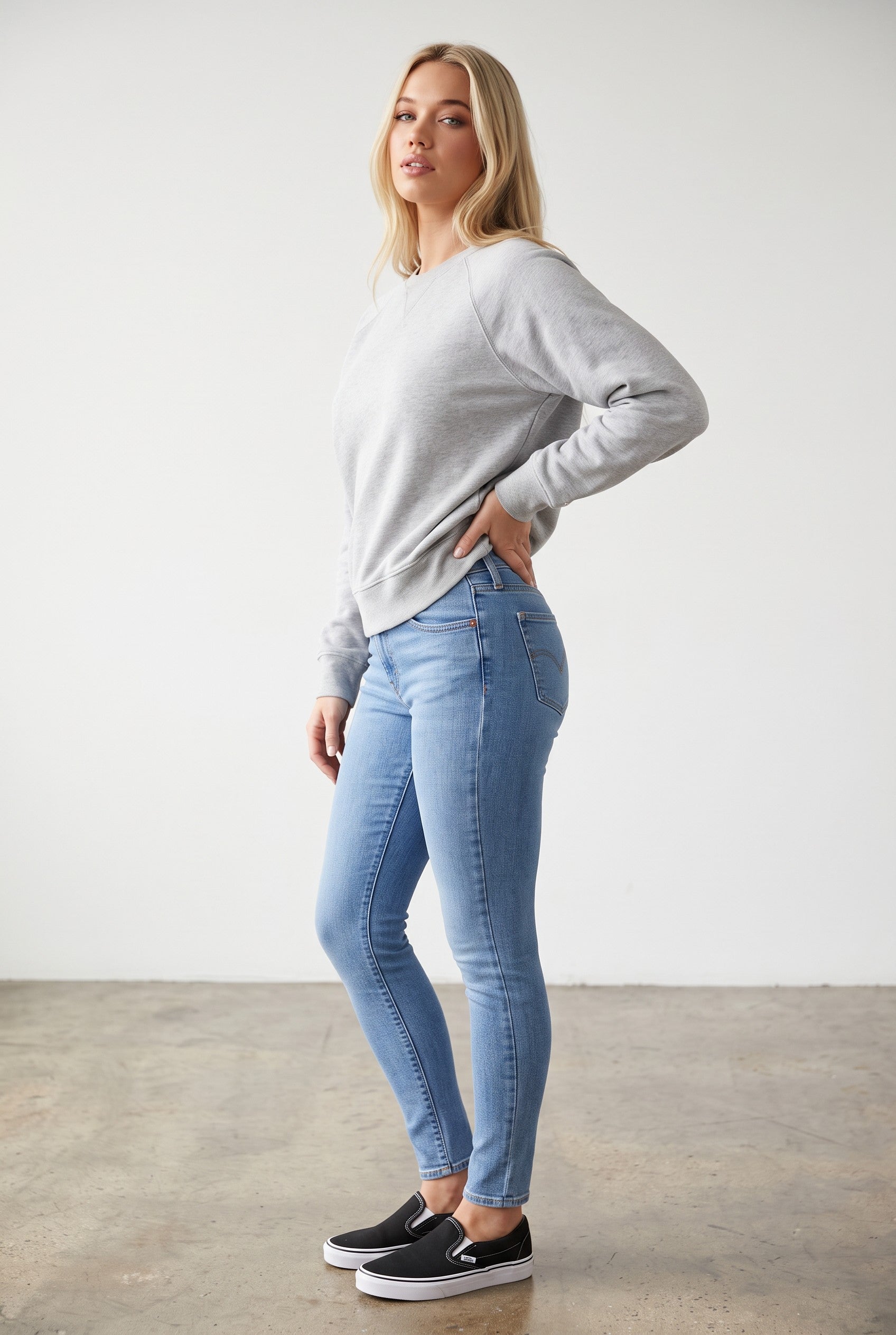 Levi's 711 Mid-Rise Skinny Jeans – Medium Indigo Worn In