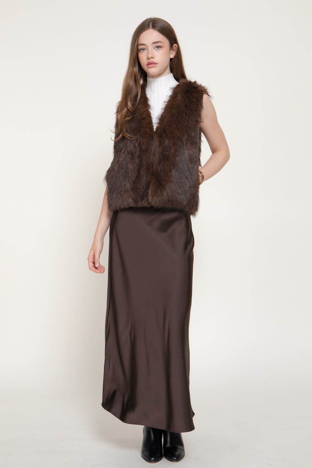 Two-Tone Faux-Fur Vest – Brown – Brown – View 4
