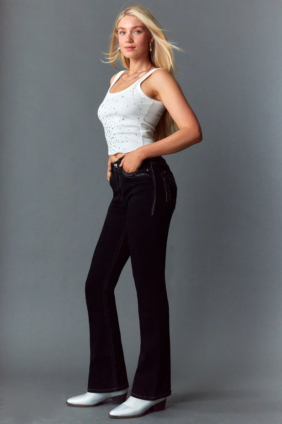 Bella Moda Latina Answer Me denim jeans with classic fit and five-pocket design, shown on a model.