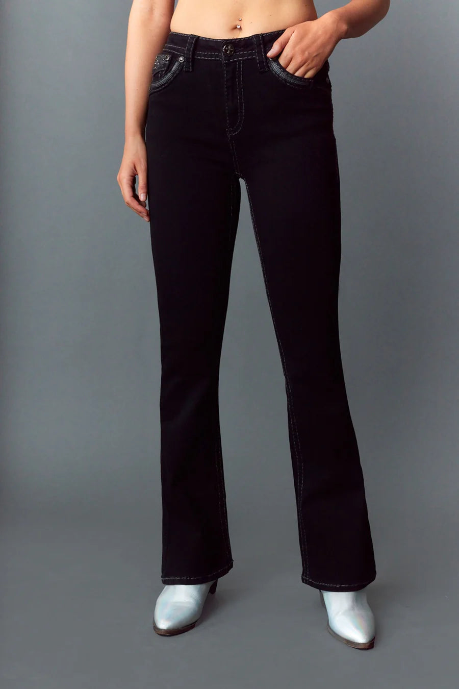 Bella Moda Latina Answer Me denim jeans, stylish blue denim with classic five-pocket design and slim fit cut.