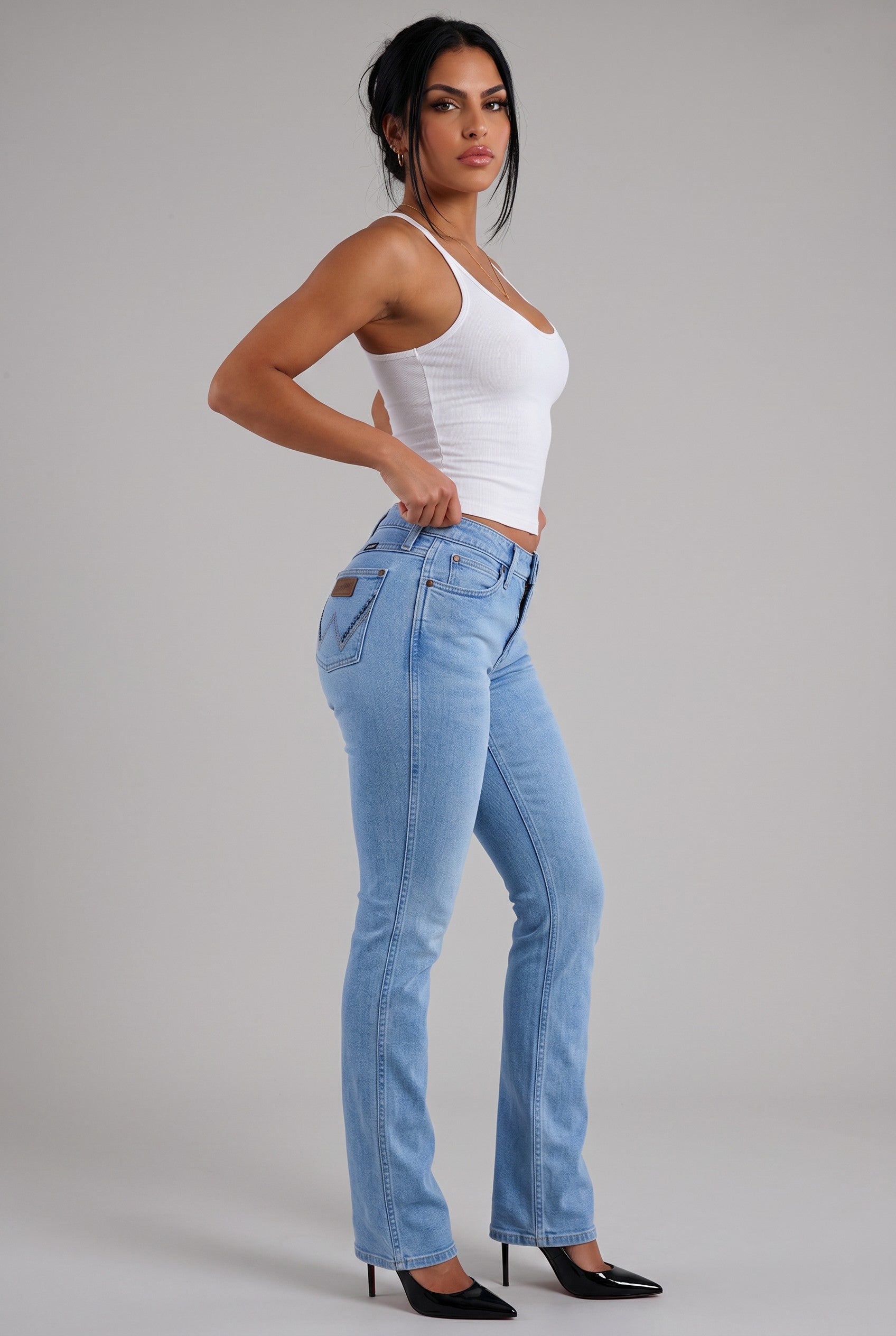Wrangler Retro Mae Mid-Rise Bootcut Jeans – Light Wash