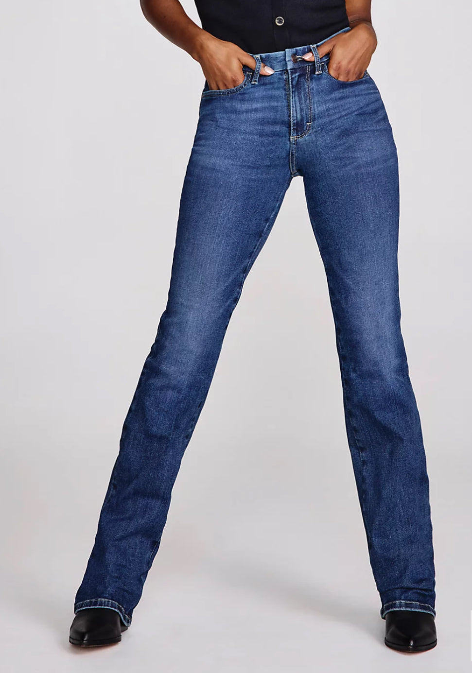 Wrangler Bootcut Jeans - Vella Moda