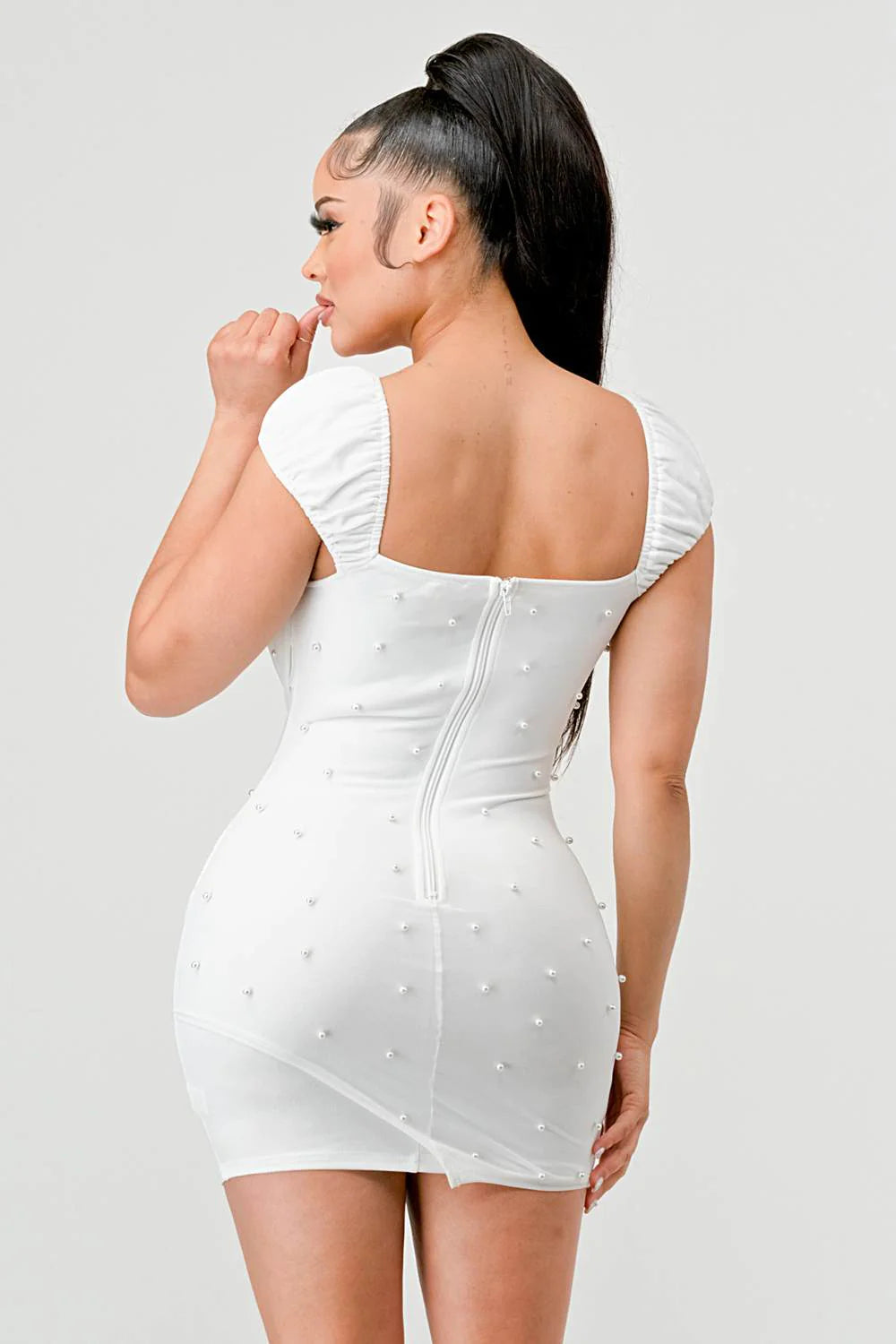 TECHNO CREPE PEARL MINI DRESS / P1022 - Vella Moda
