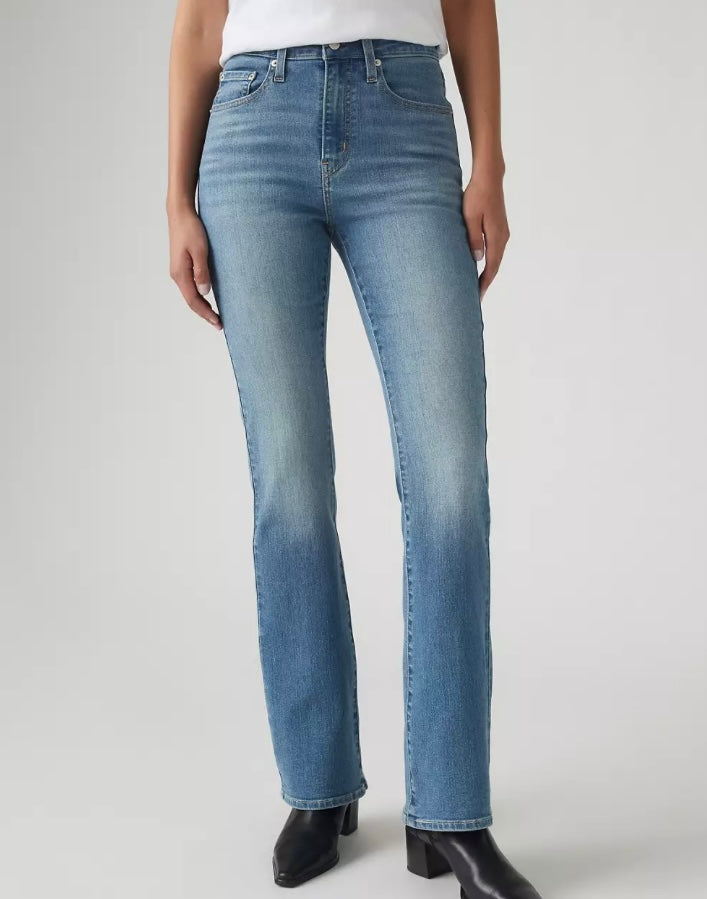 Levi's women's jeans fit guide featuring the 725 High-Rise Bootcut