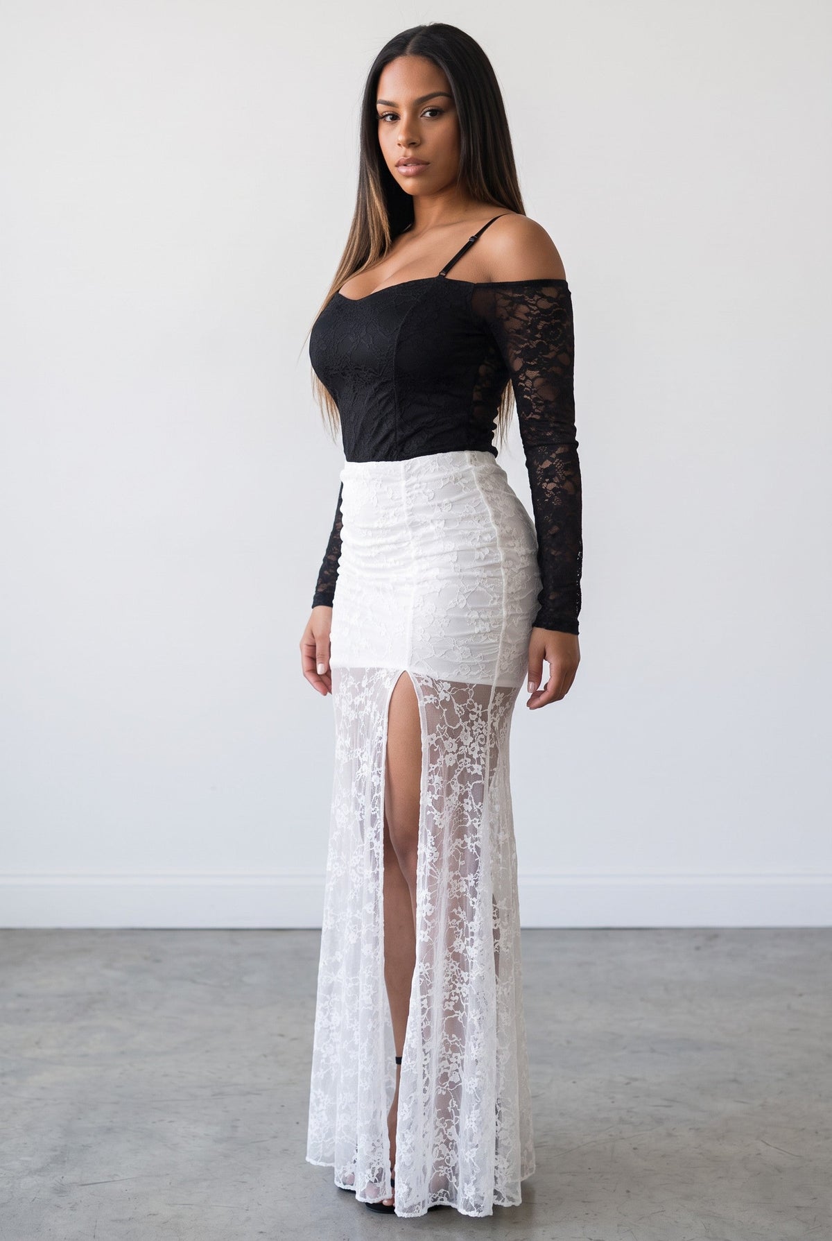 Adjustable-Strap Off-Shoulder Lace Top – Black