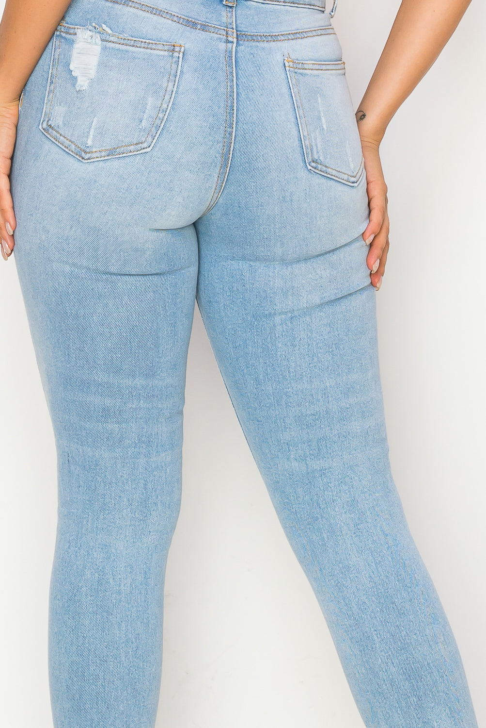 High-Waisted Light Wash Skinny Jeans with Classic Back Pockets