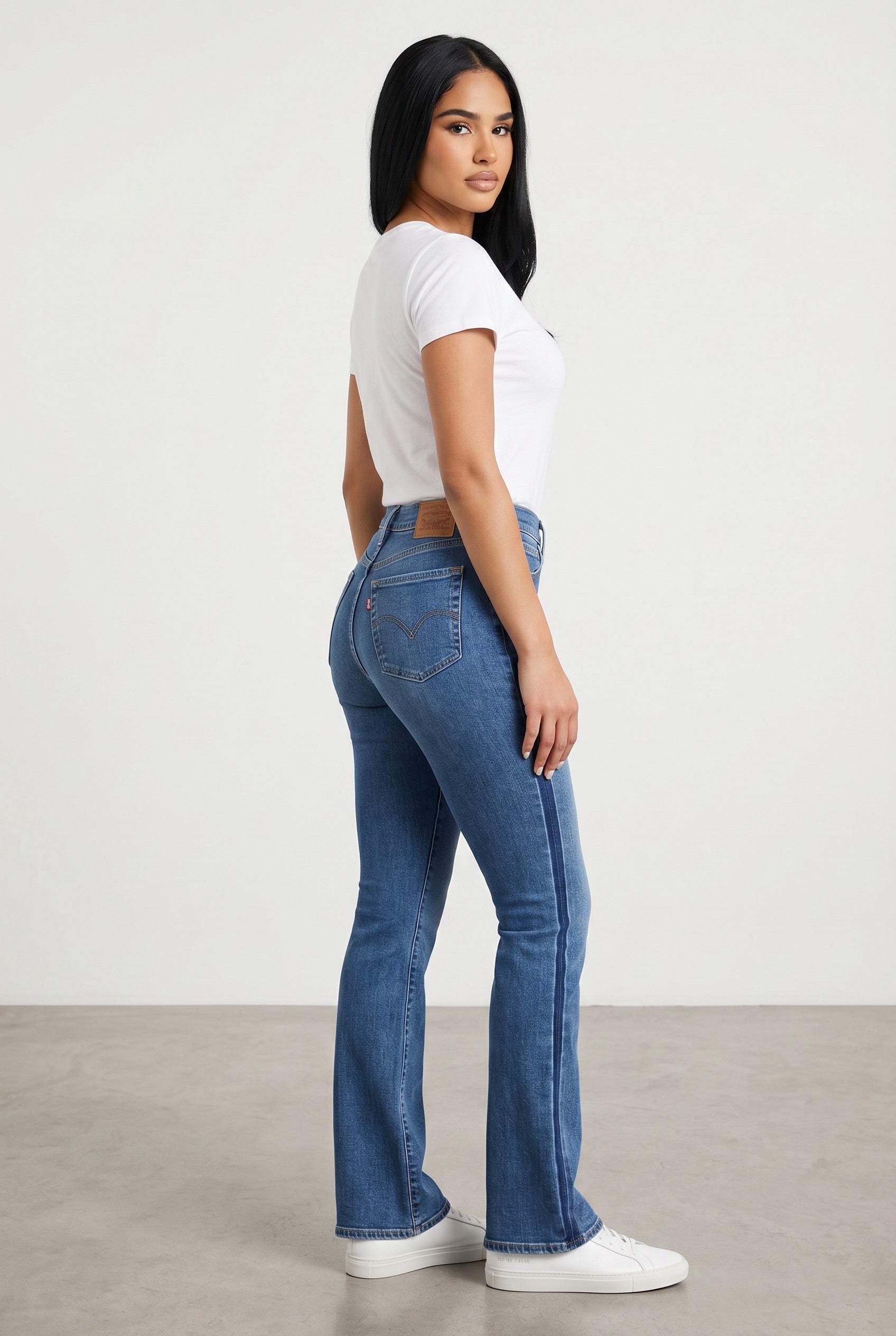 Levi's 725 High-Rise Bootcut Jeans – Dark Wash
