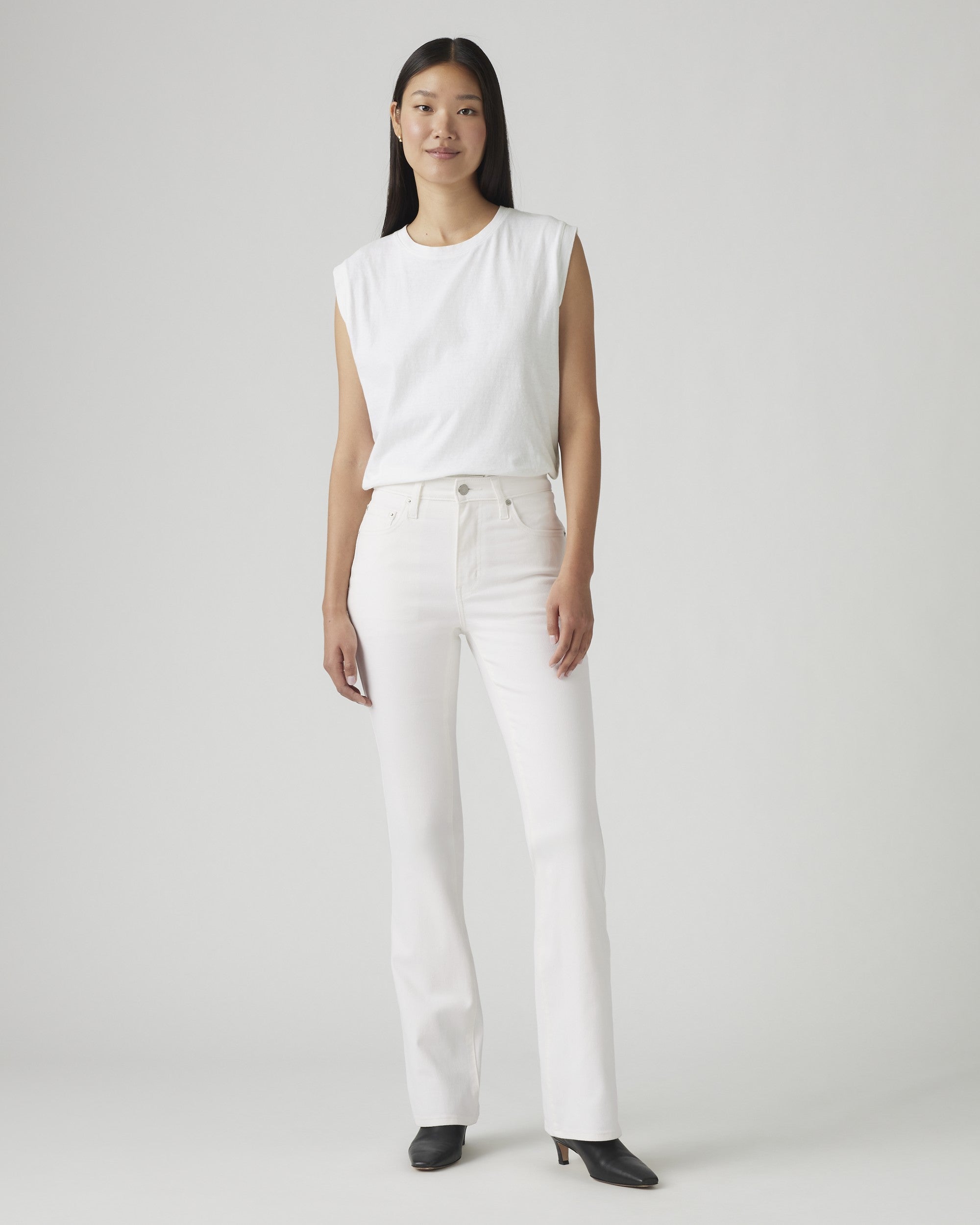 Levi's 725 High-Rise Bootcut Jeans in Soft Clean White – front view