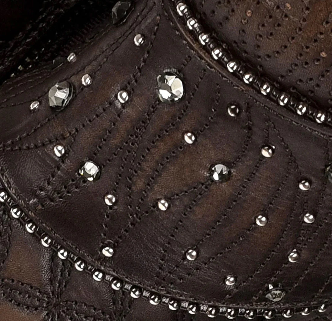 LD BLACK/BROWN EMBROIDERY & STUDS ROUND TOE - Vella Moda