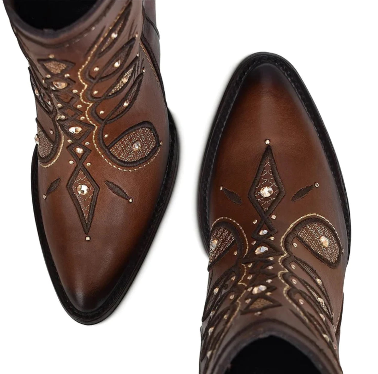 CUADRA MAPLE EMBROIDERY & CRYSTALS ROUND TOE - Vella Moda