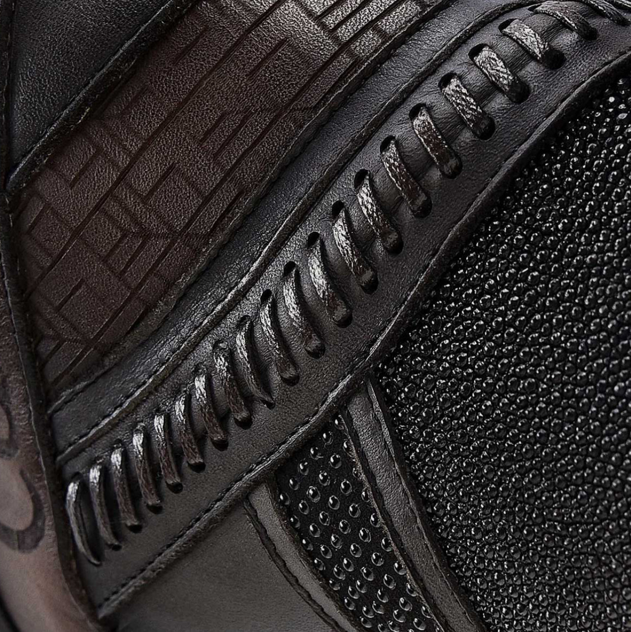 LD BLACK STINGRAY LASER & WOVEN ROUND TOE - Vella Moda