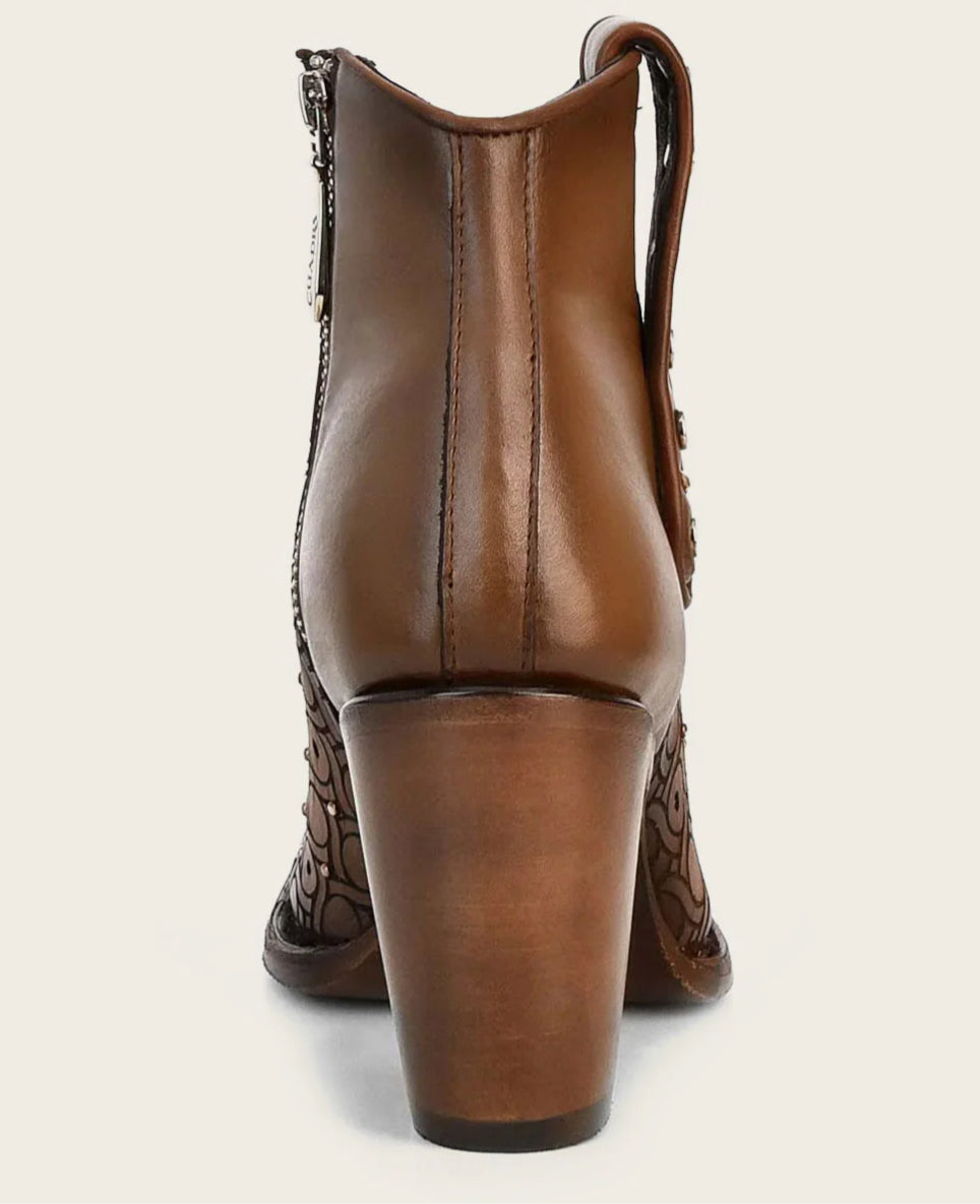 LD MAPLE LASER & CRYSTALS & STUDS ROUND TOE - Vella Moda