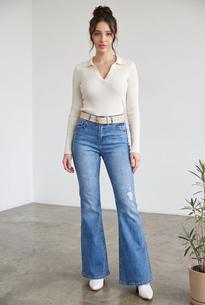 High-rise Western flare jeans in medium blue – front view