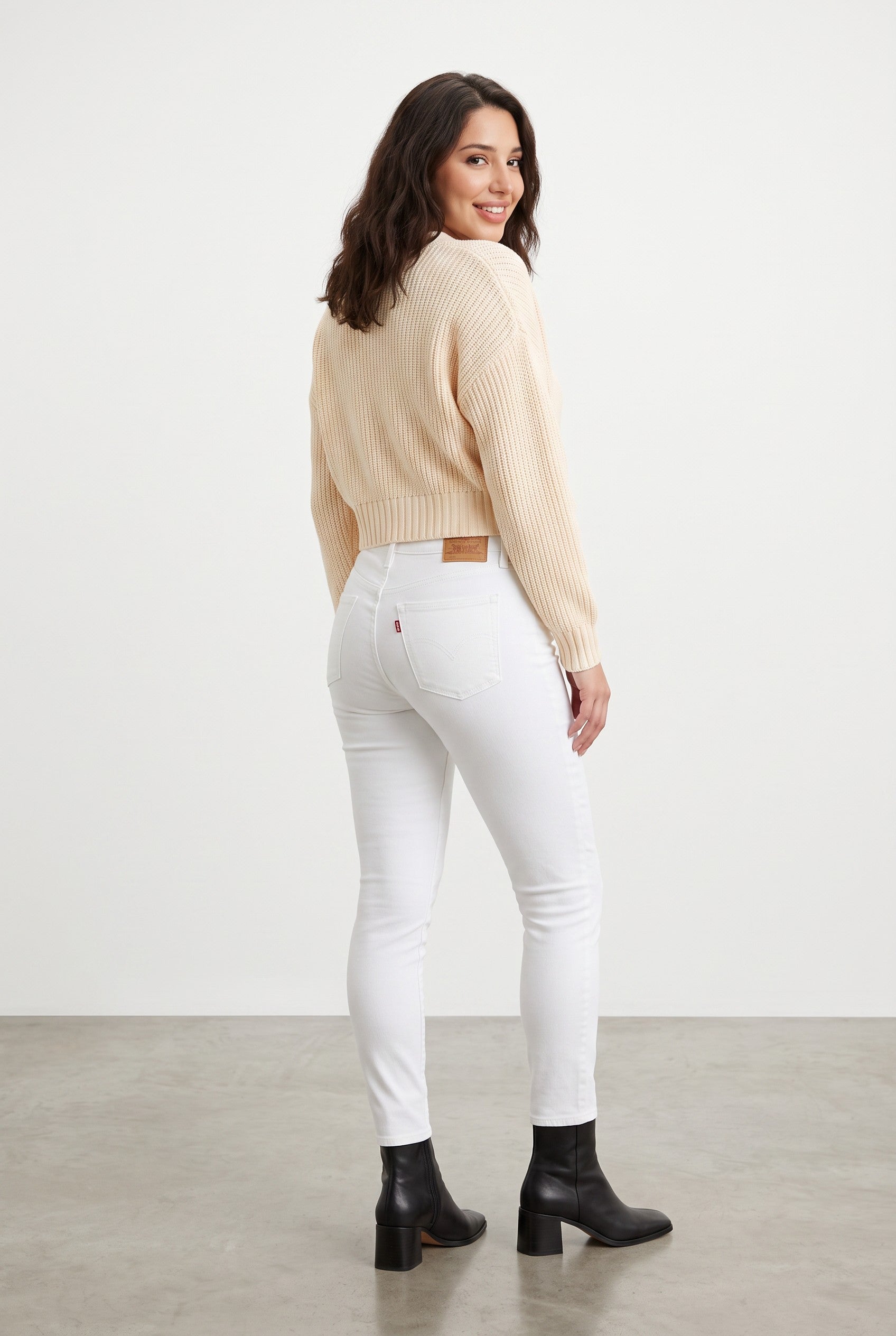 Levi's 711 Mid-Rise Skinny Jeans – Soft Clean White