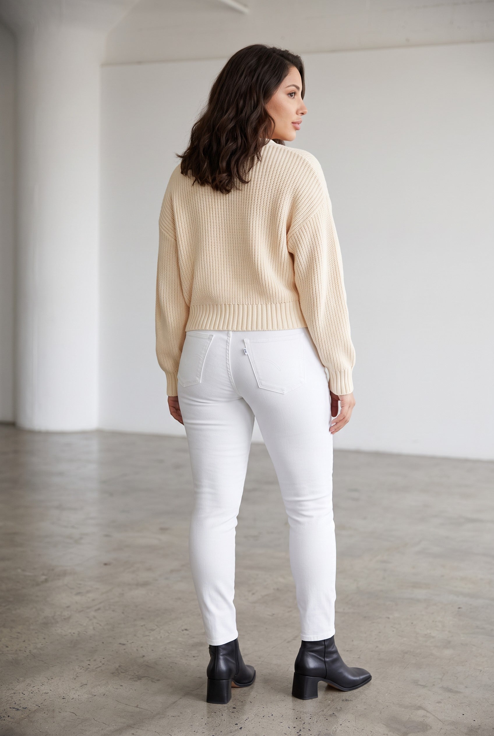 Levi's 711 Mid-Rise Skinny Jeans – Soft Clean White