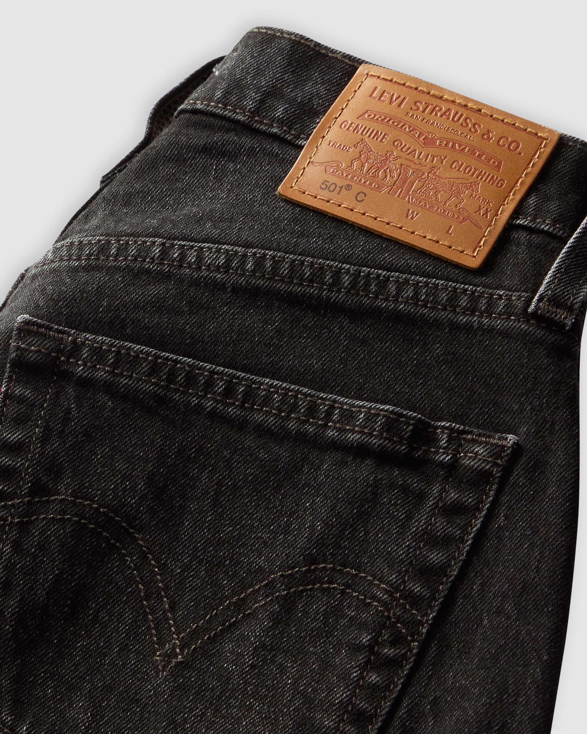 Model wearing Levi's 501 Curve women's jeans in Memories Of You black, detail view
