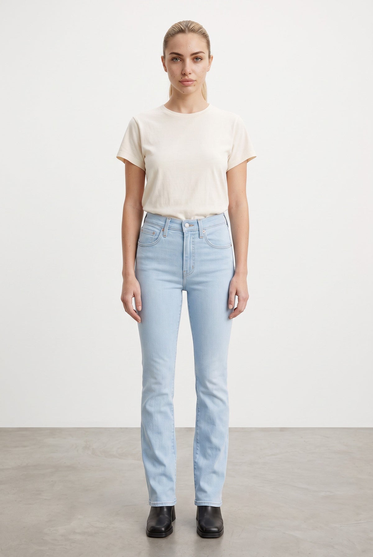 Levi's 725 High-Rise Bootcut Jeans – Light Indigo