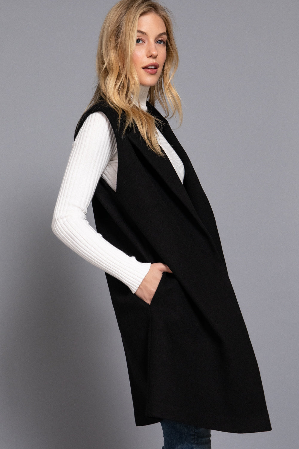 Notched-Collar Longline Felt Vest – Black & Dark Beige – Black – View 3