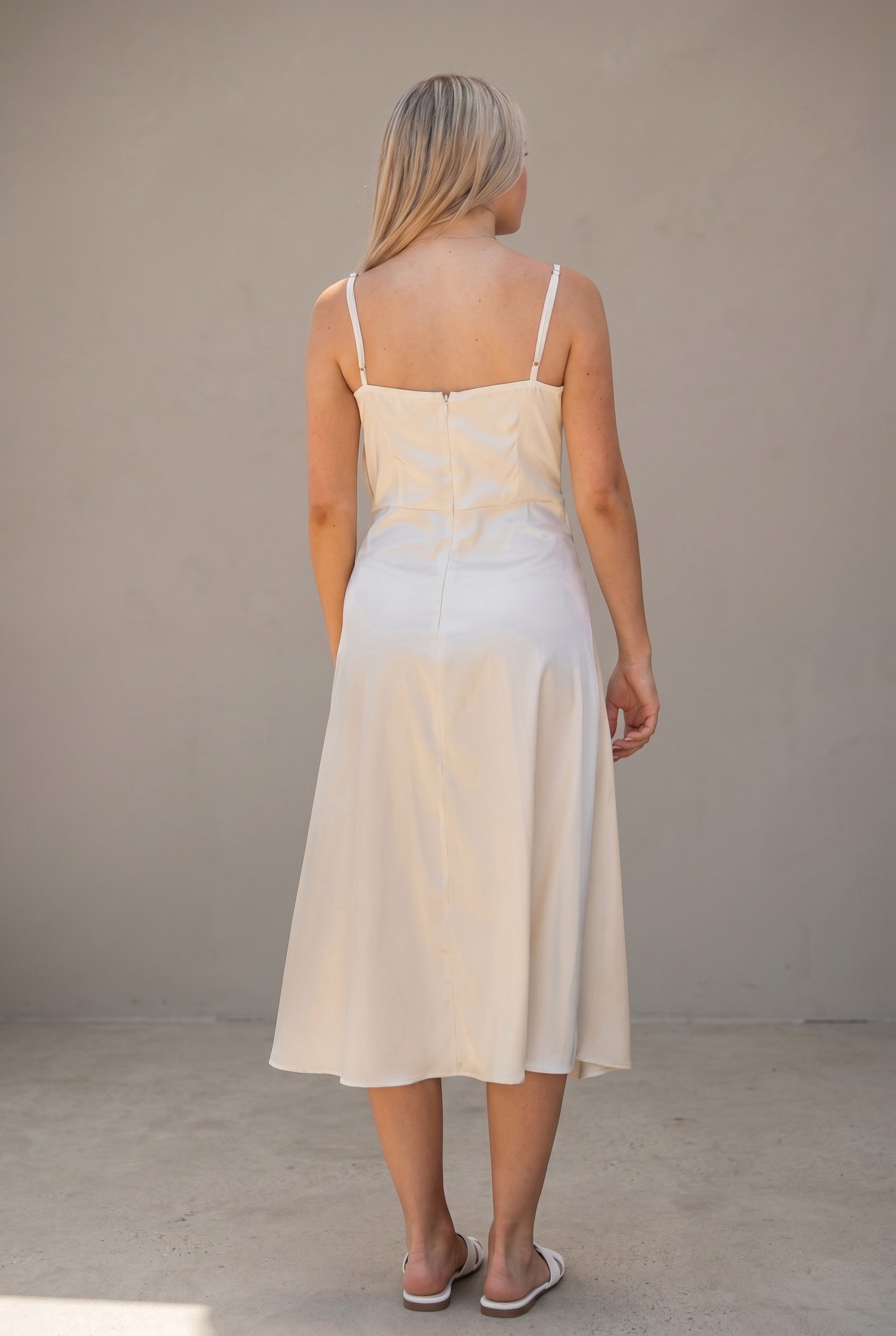 Vestido midi de satén liso