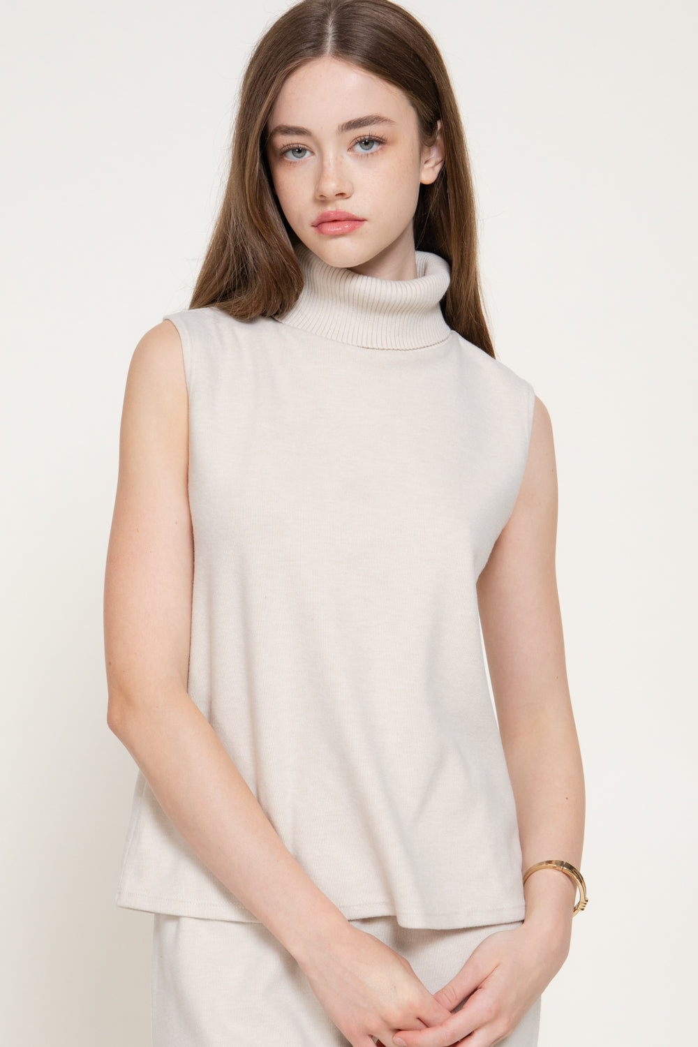 Soft Ribbed Sleeveless Turtleneck Top – Black, Mocha & Light Beige – Light Beige – View 2
