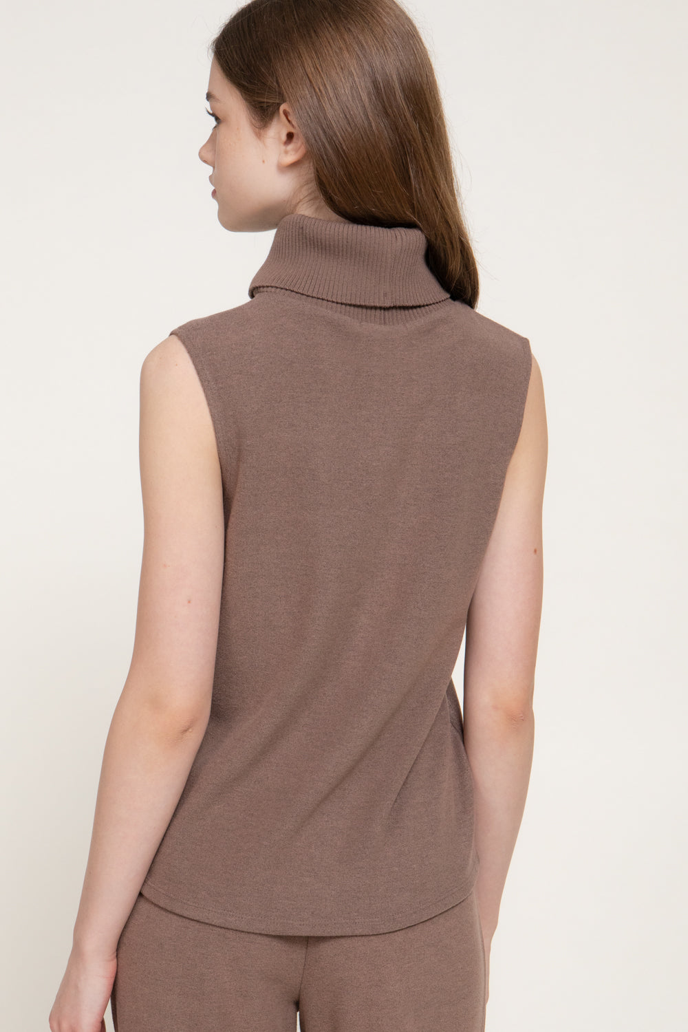 Soft Ribbed Sleeveless Turtleneck Top – Black, Mocha & Light Beige – Mocha – View 3