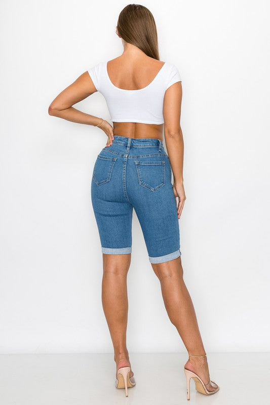 DESTRUCTED ROLL CUFF BERMUDA - MEDIUM WASH - Vella Moda